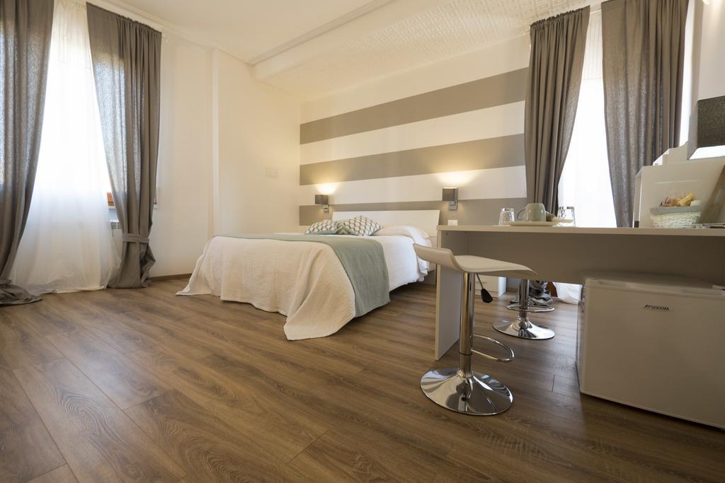 Suite Simonetta Sarzana Exteriör bild